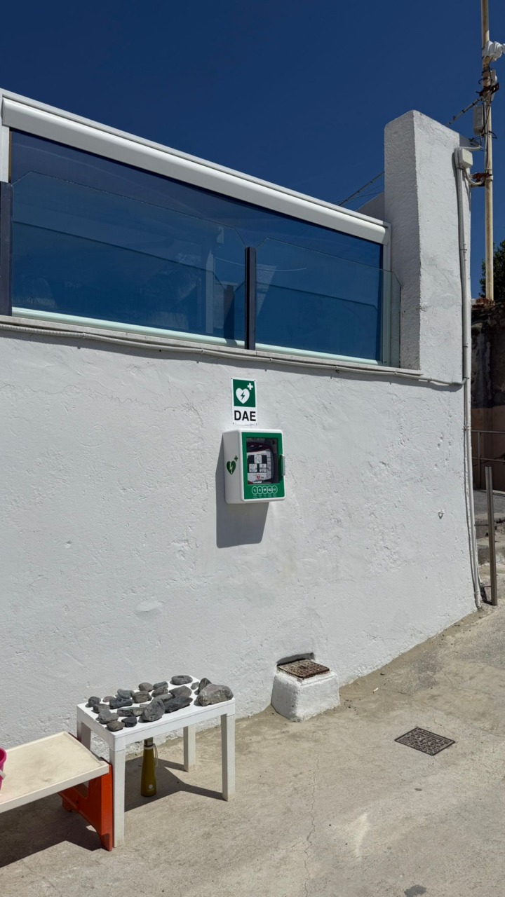 Due nuovi defibrillatori installati a Cervo per la sicurezza del litorale