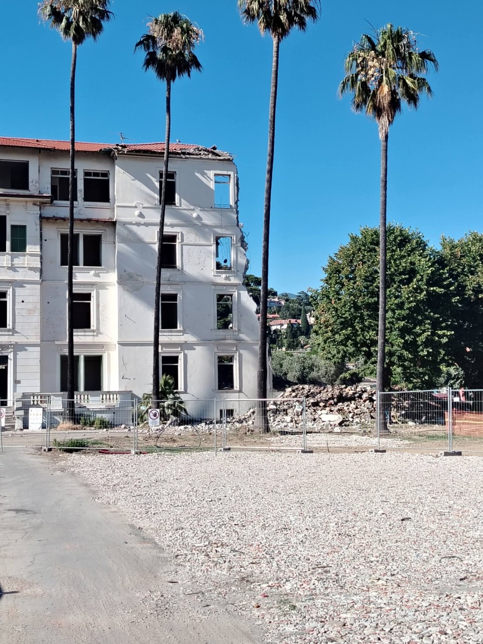 La demolizione di Villa Loreto segna la fine di un’epoca a Bordighera