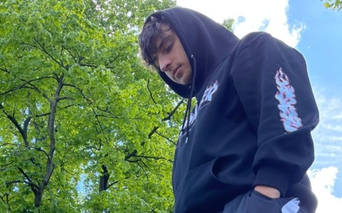 Samuel Montanari muore a 26 anni dopo una caduta in monopattino
