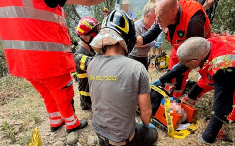 Soccorso per una donna caduta nella mulattiera tra Taggia e Castellaro