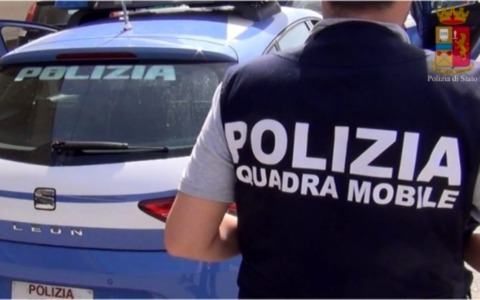 Arrestato un uomo per la truffa dello specchietto