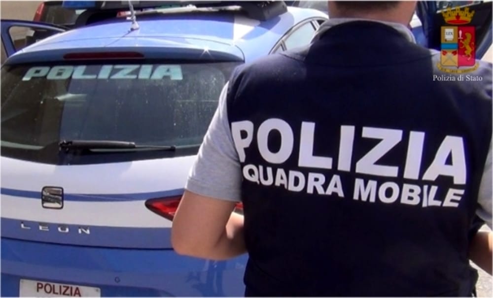 Arrestato un uomo per la truffa dello specchietto