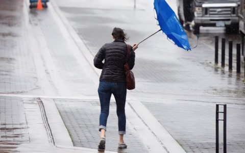 Attesi forti venti e temporali nel pomeriggio