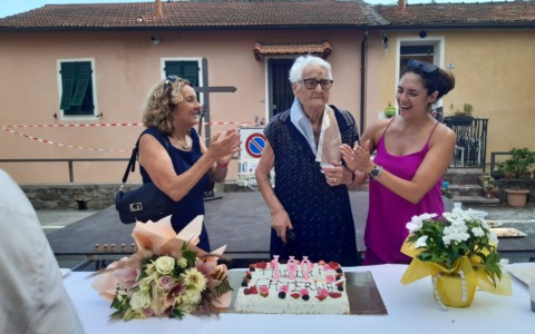 Caramagna festeggia i 100 anni della professoressa Caterina Anselmi