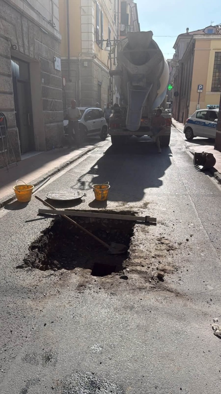 Cedimento stradale in Via Doria: Intervento di Rivieracqua e traffico bloccato