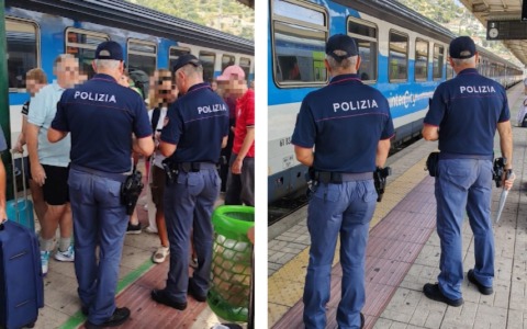 Controllo di settecento passeggeri con metal detector a Ventimiglia