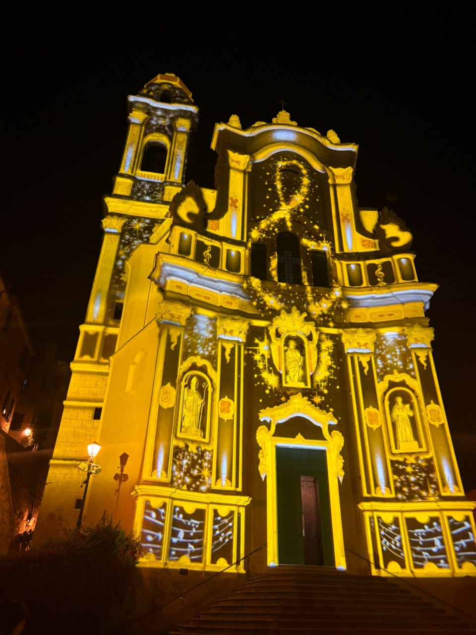 Il borgo di Cervo celebra il Festival di Musica con nuove proiezioni luminose