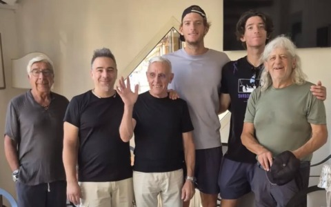 Il talento greco Stefanos Sakellaridis in vacanza a Bordighera con la famiglia