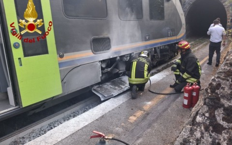 Incendio su un treno della tratta Ventimiglia-Cuneo, intervento dei vigili del fuoco