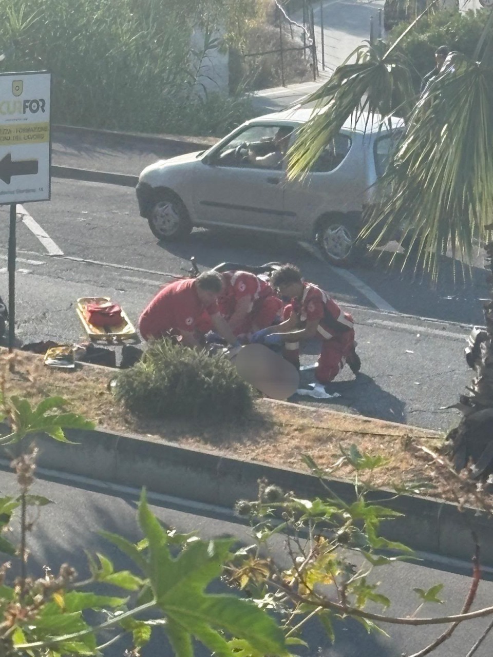 Incidente sul lungomare, scooterista in gravi condizioni