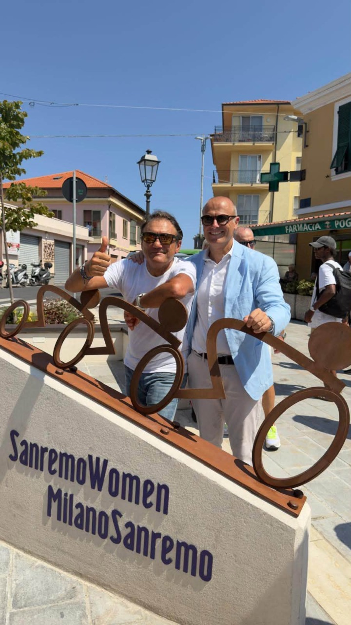 Piazza della Libertà a Poggio: omaggio alla Milano-Sanremo