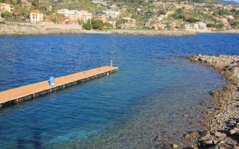 Identificata la donna trovata senza vita in mare a Bordighera